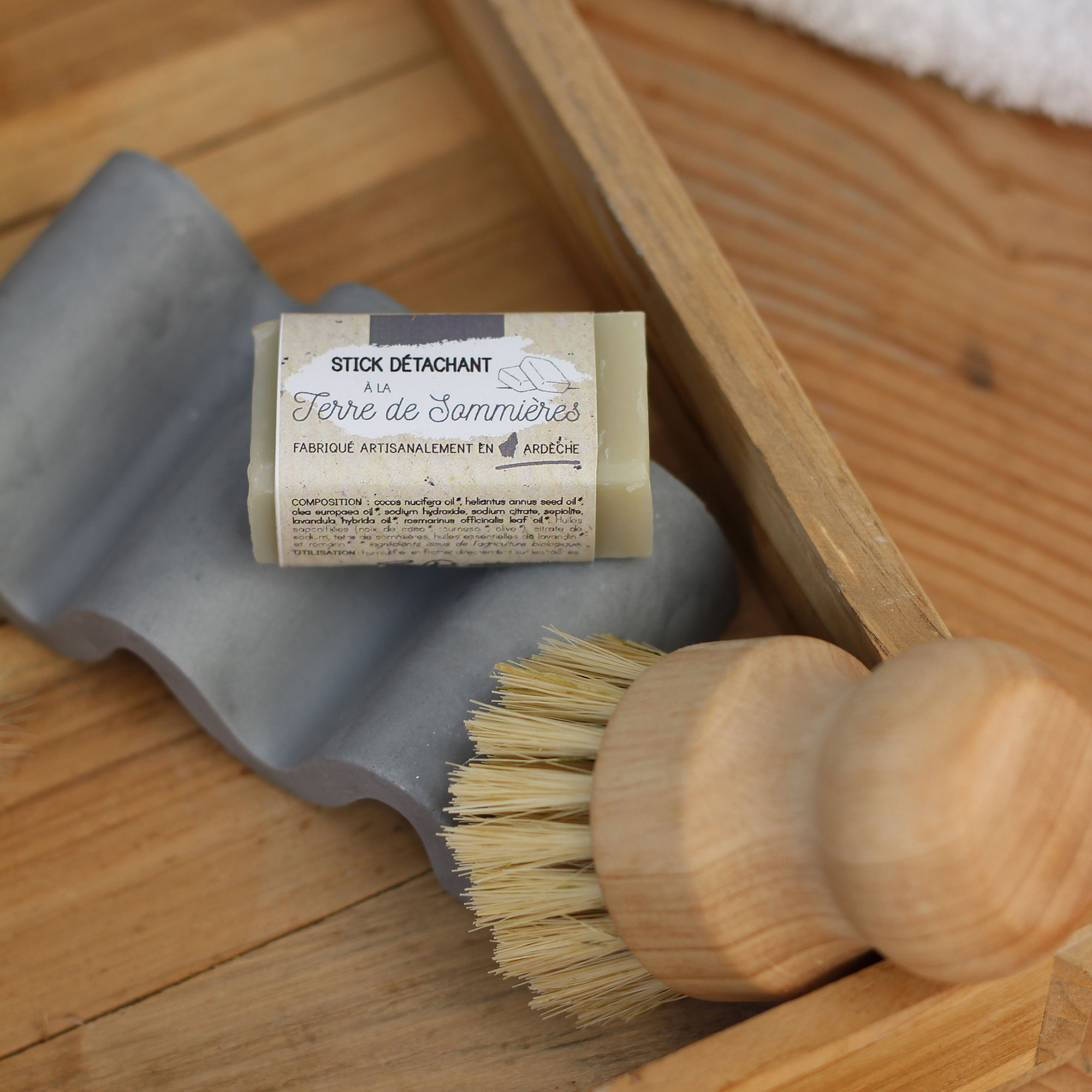 Stick-savon-détachant-tâches terre sommières