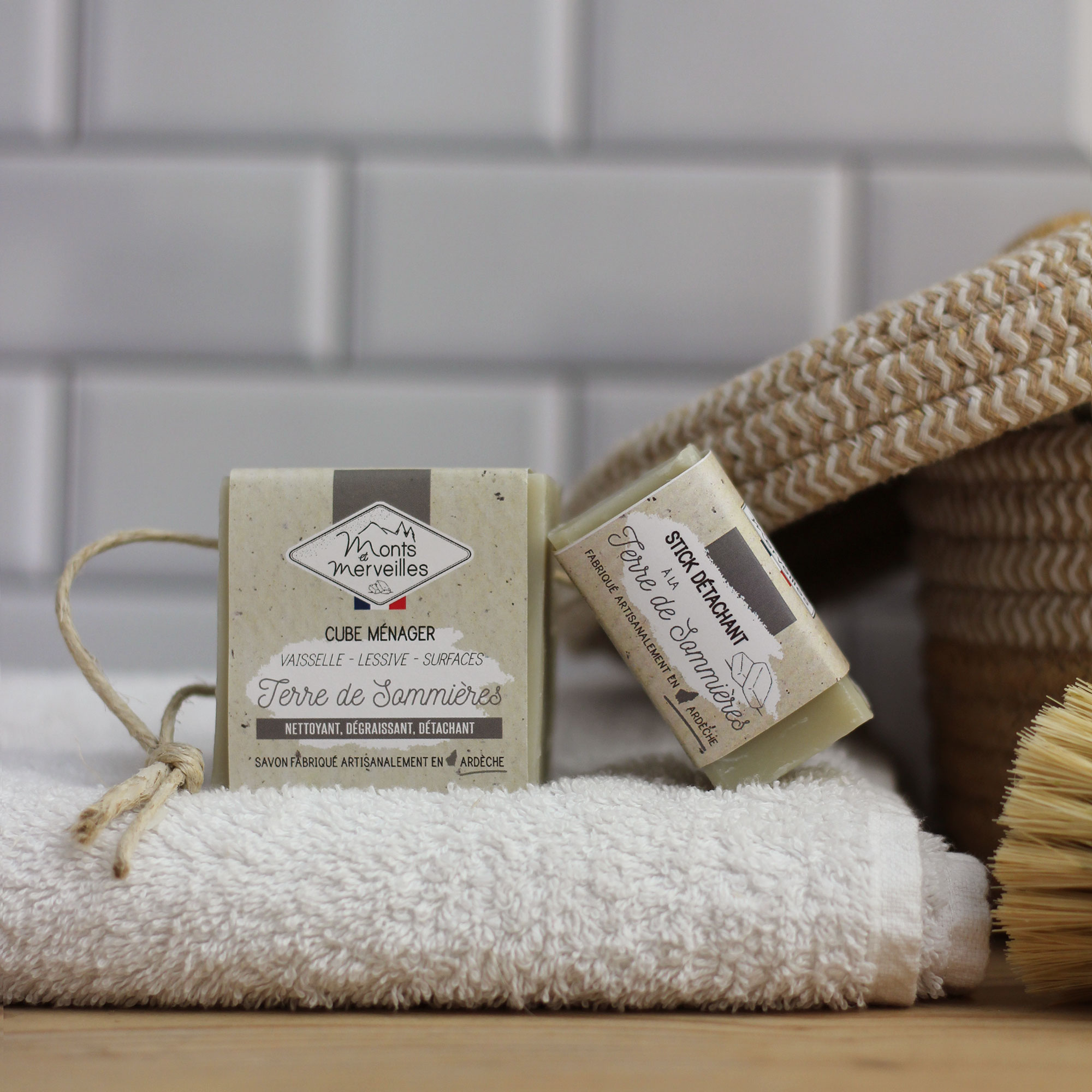 Stick-savon-détachant-tâches terre sommières